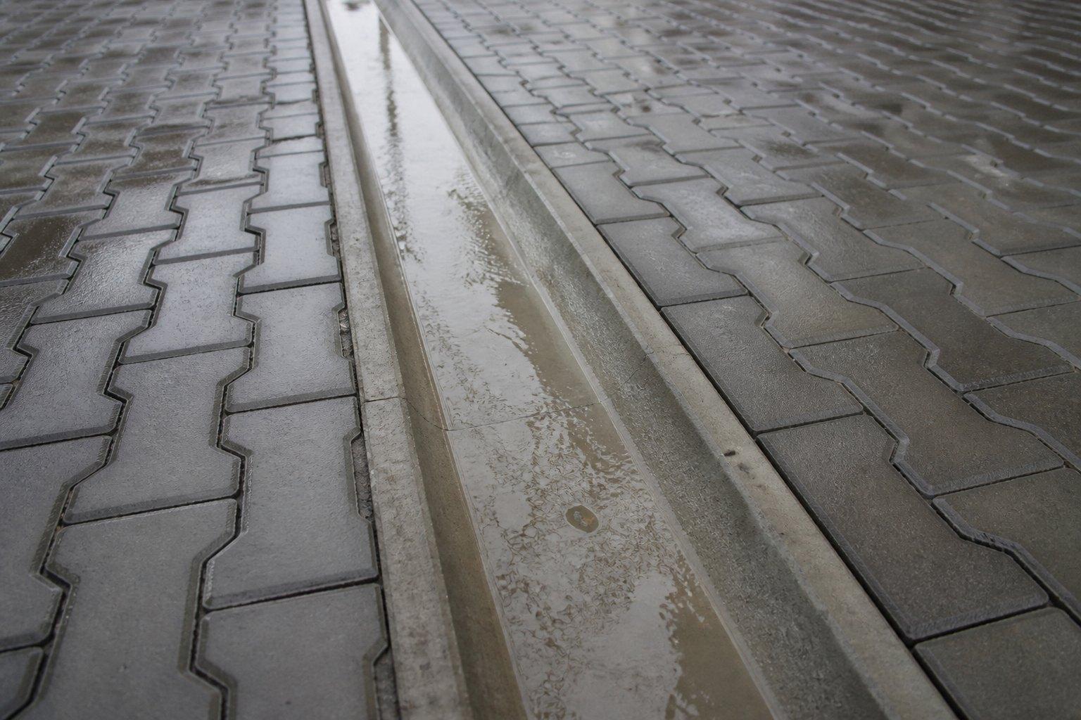 Yüzey suyu için beton yağmur oluğu